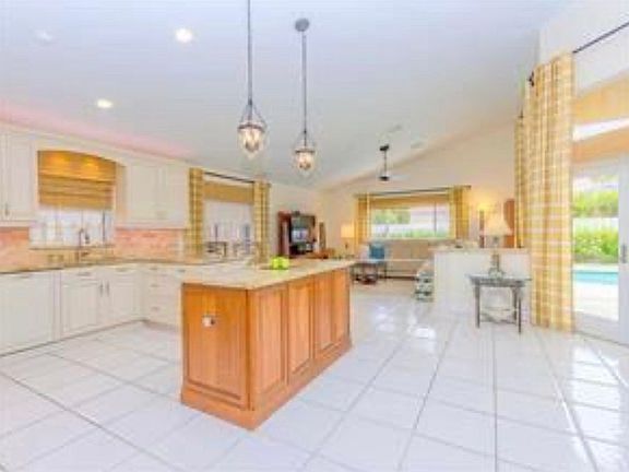 2nd image of 560 Cambridge Dr