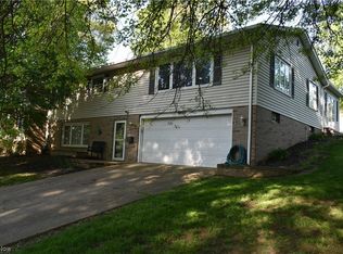 1800 Bayberry Ln, Coshocton, OH