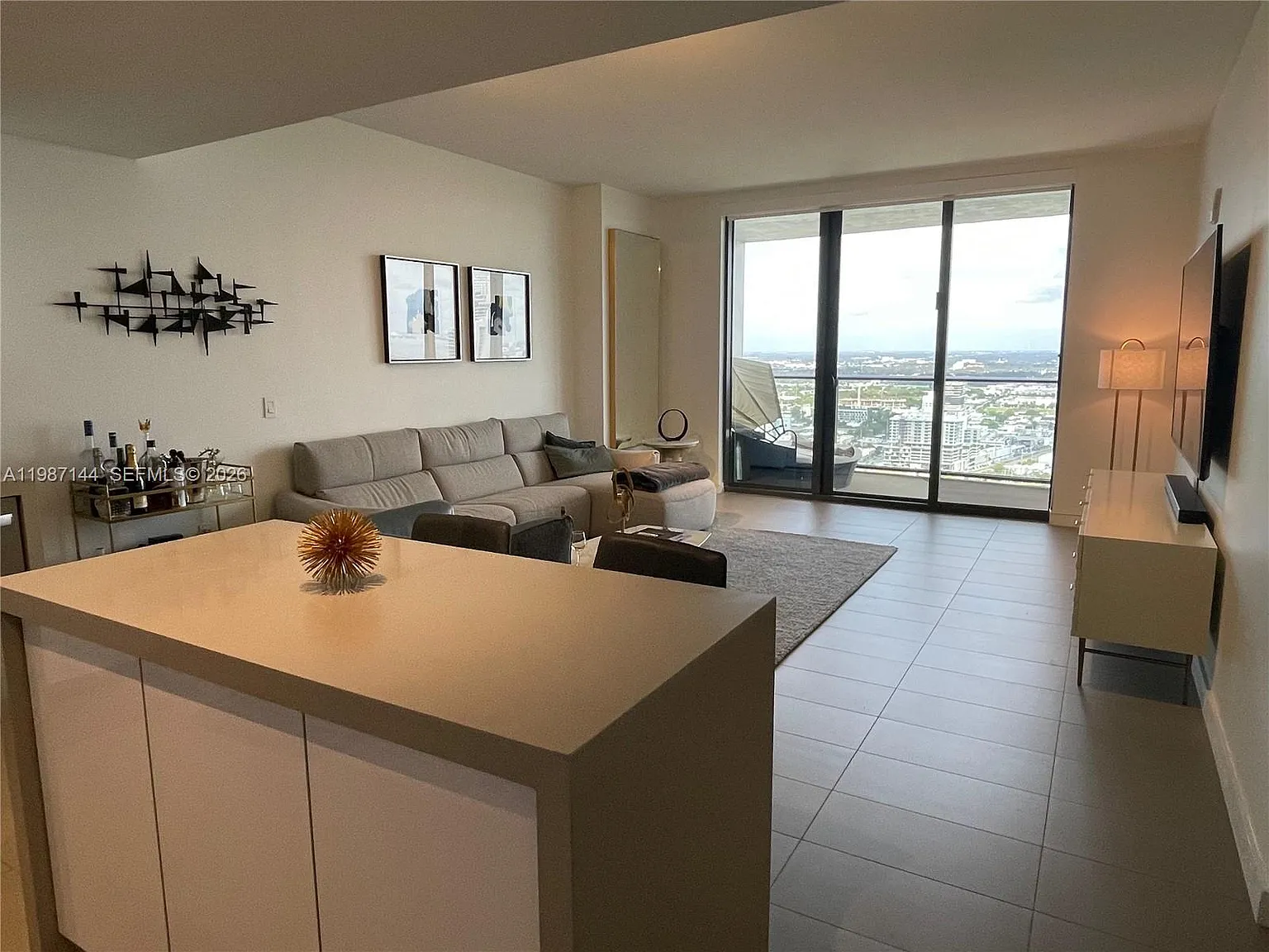 Canvas Condo — Photo 4