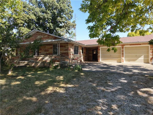 915 W South 3rd St, Shelbyville, IL 62565
