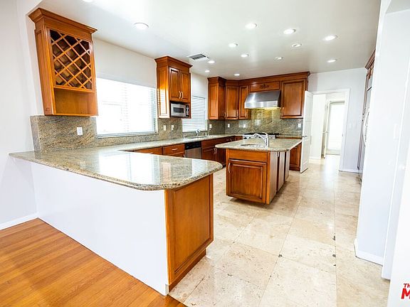 4th image of 156 N Arnaz Dr Floor 2