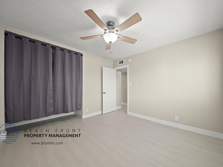 12236 Manor Dr. — Photo 34