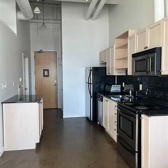 404 King St W #422 — Photo 2