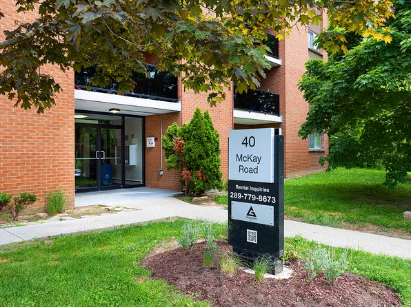 40 McKay Rd #102, Hamilton, ON L9H 1H7