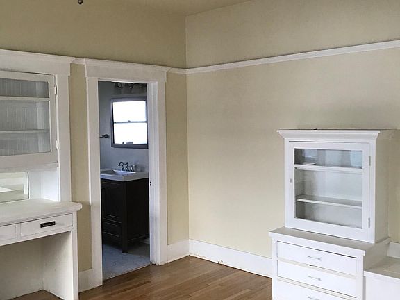 5th image of 64 N Bonnie Ave #1