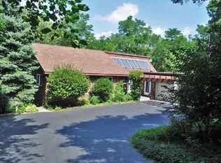 W335S9565 Red Brae Dr, Mukwonago, WI 53149