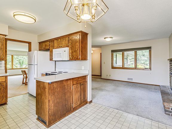 4th image of 1754 Maple Ln