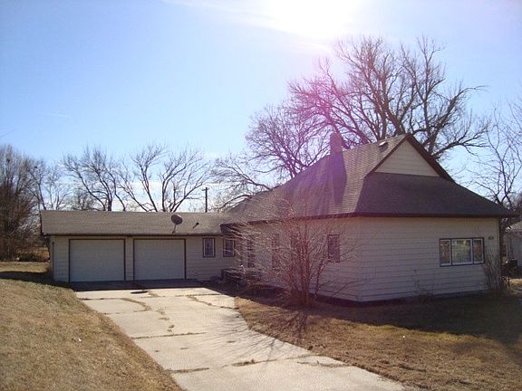 3rd image of 423 E Oneill Ave