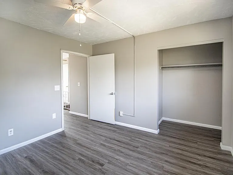 1220 Hillcrest Dr — Photo 22