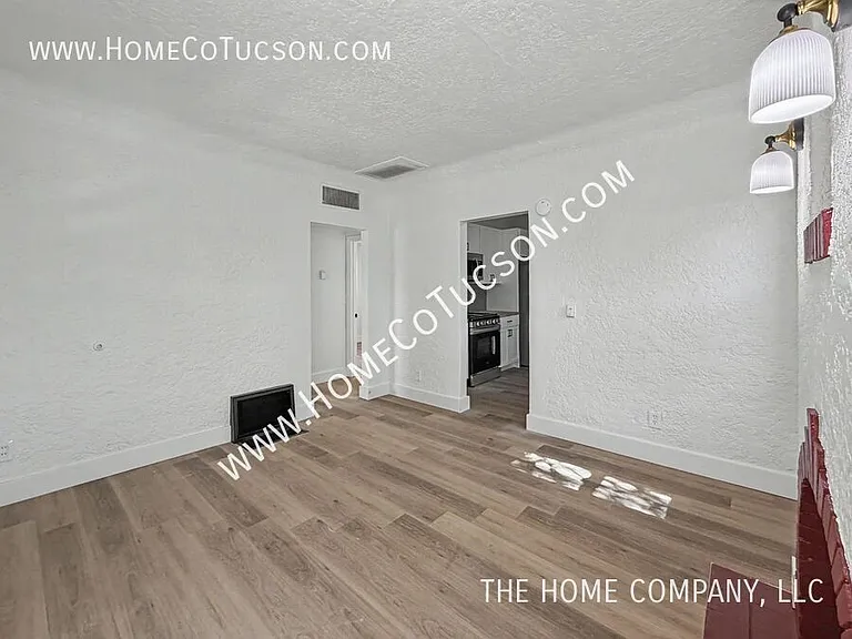 1812 E 9th St — Photo 6