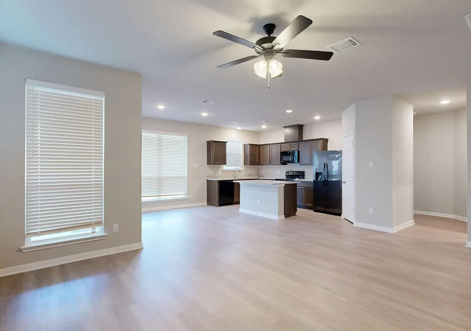 Gorgeous 3 bedrooms in Turnbo Ranch with pool access — Photo 4