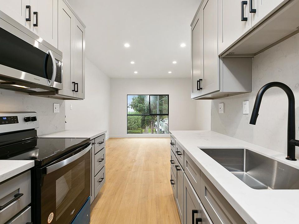 1st image of 7229 Willoughby Ave APT 17