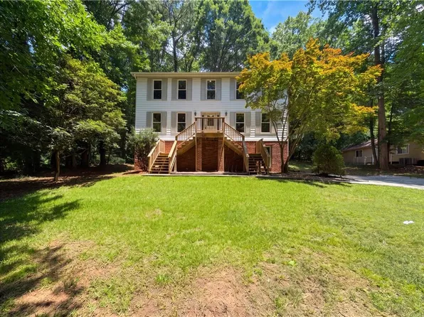330 Benjamin Cir, Fayetteville, GA 30214