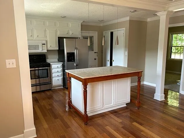 3 bed, 1442 sqft, $2,500 — Photo 3