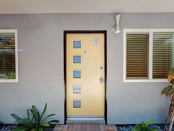 3rd image of 10333 Santa Monica Blvd Ste 5