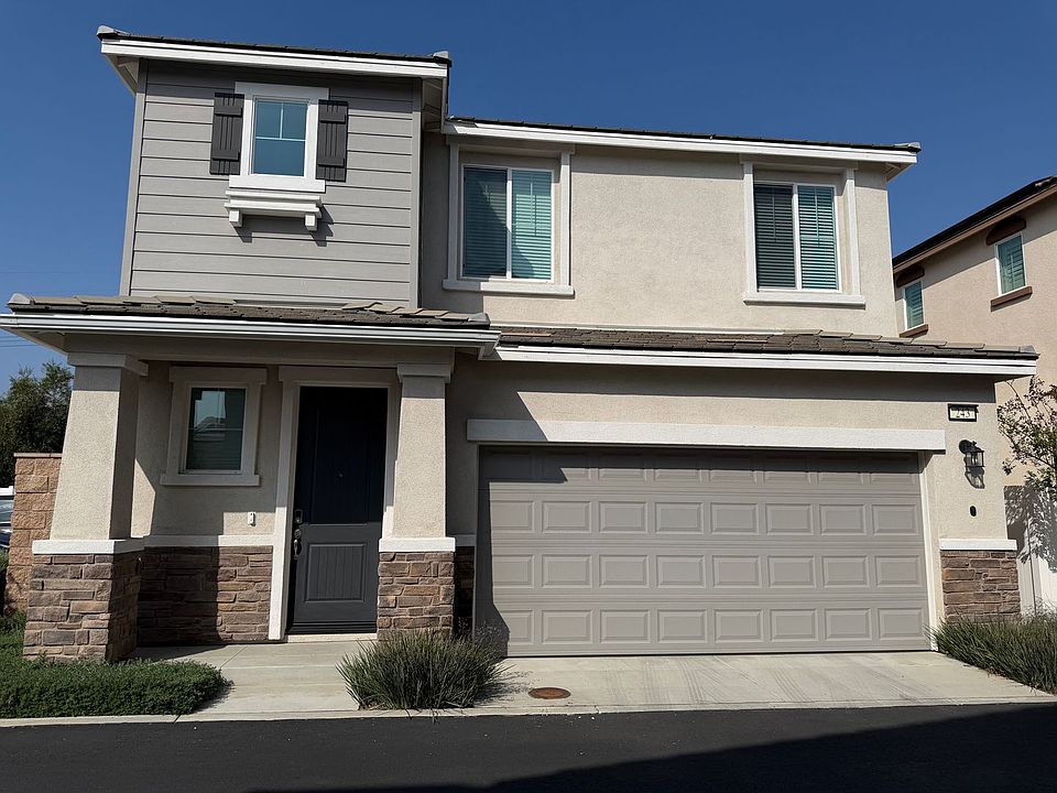 1st image of 243 Lockhart Way