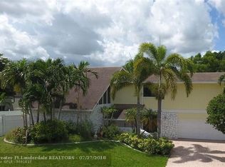 700 Hummingbird Ln, Plantation, FL 33324