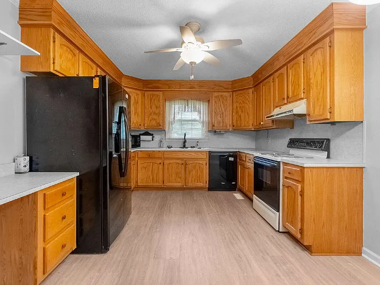 9 Bancroft Dr — Photo 22