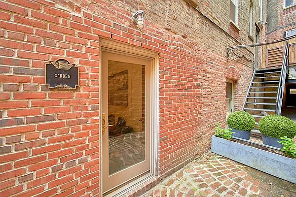 Rented by Living New York | media 44