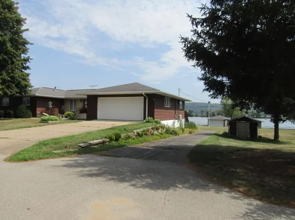 276 Abel Dr, Guttenberg, IA 52052