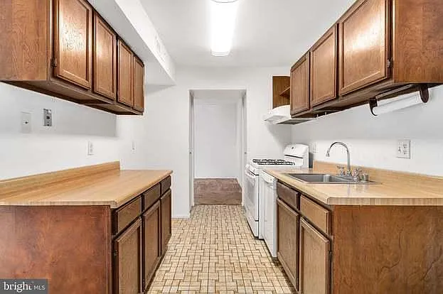 2 bed, 1052 sqft, $1,750 — Photo 3