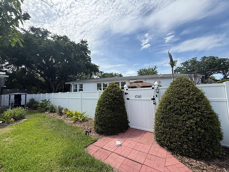 4746 Dunkeld Ave — Photo 4
