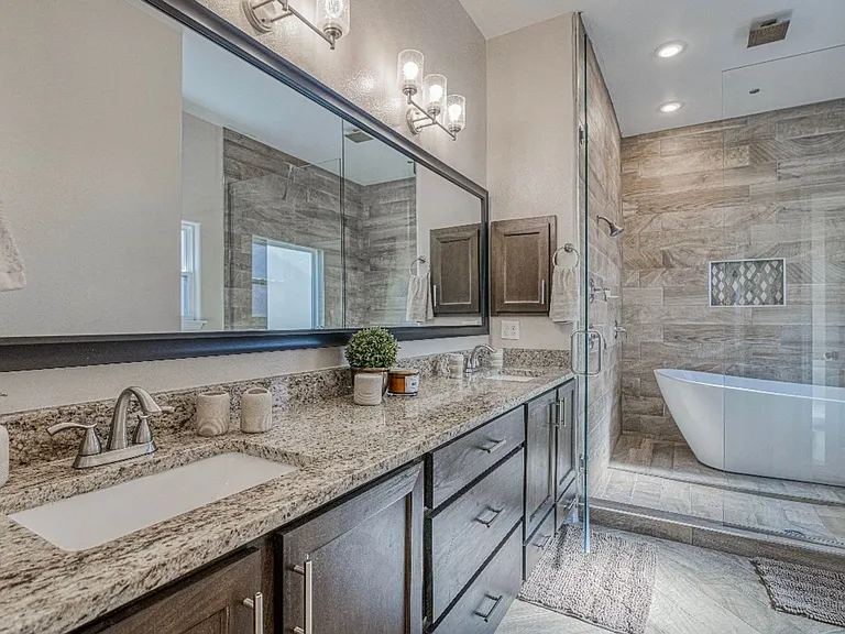2816 Sammy Cervantes St — Photo 32