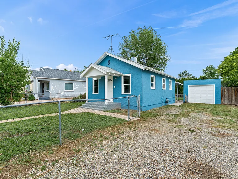 2428 Poplar St — Photo 3