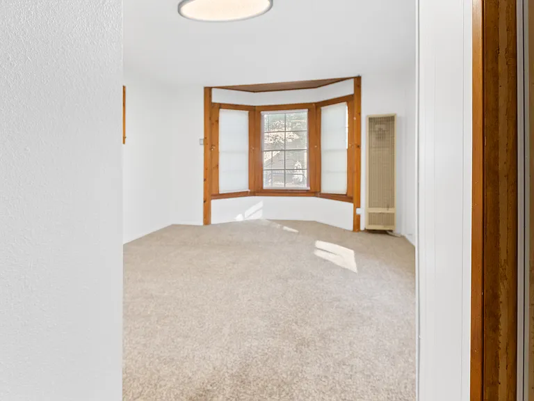 1497 Laura St — Photo 8
