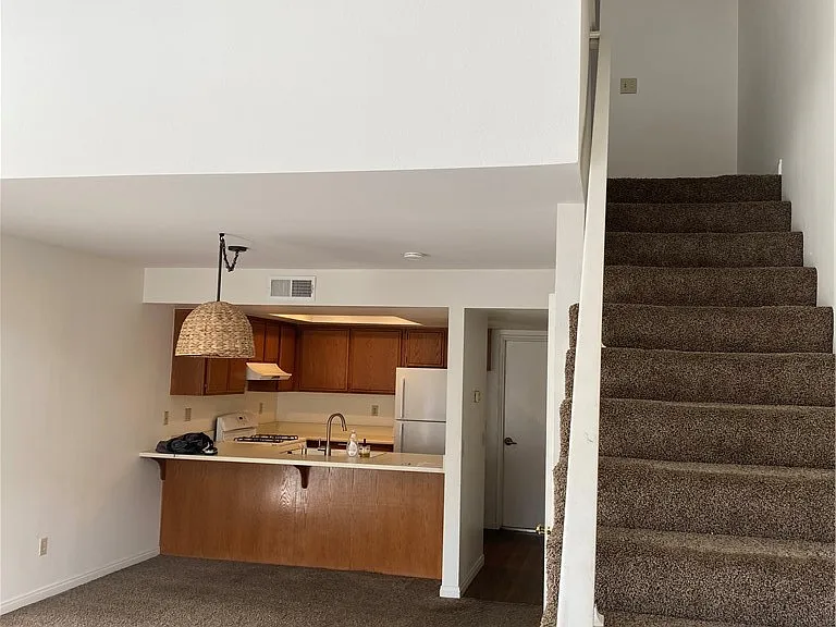 805 W Grondahl St — Photo 17