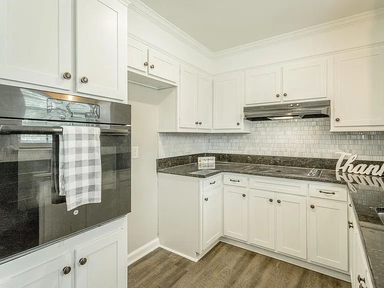1403 Clearpoint Dr — Photo 4