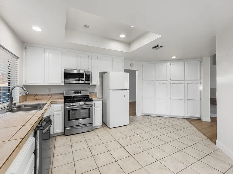 44351 Shad St — Photo 11