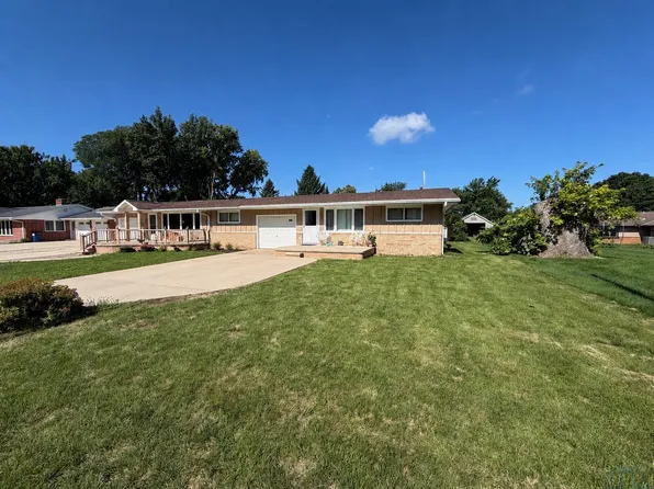 910 Lincoln Ave, Sheldon, IA 51201