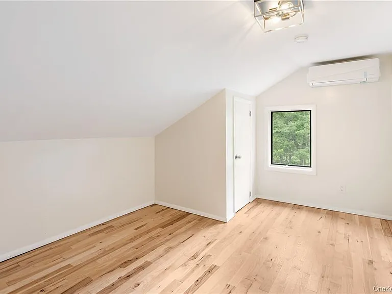1667 Shandelee Rd — Photo 29