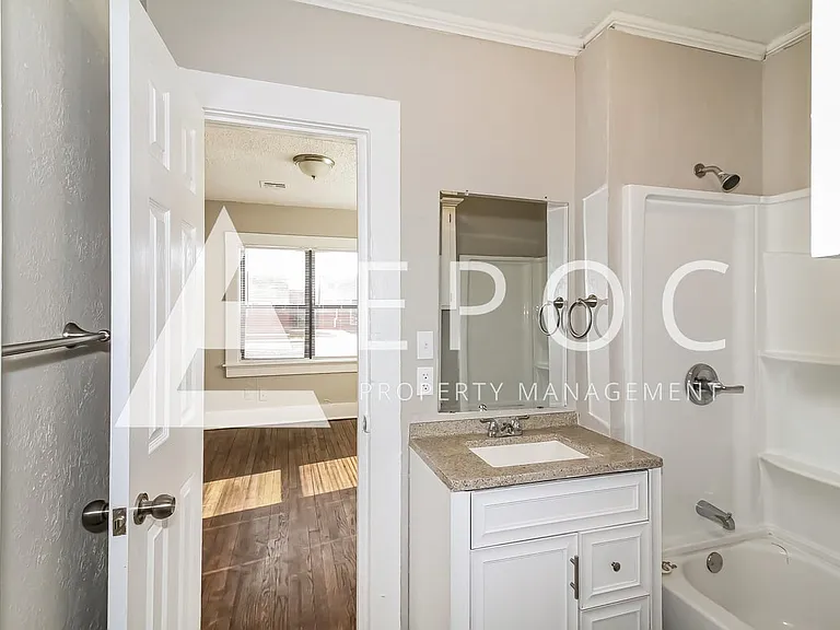 705 E Hughbert St — Photo 11