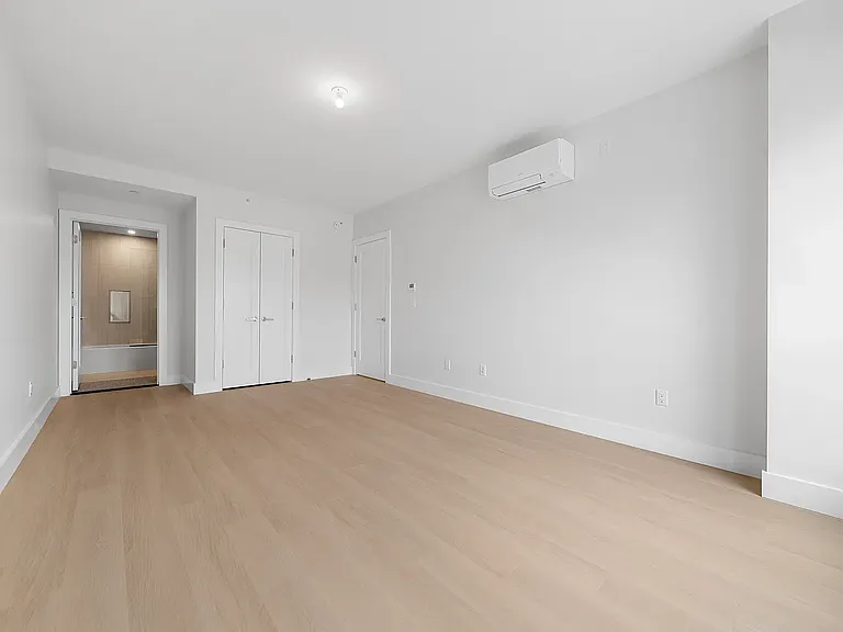 77-63 Vleigh Pl #218 — Photo 10