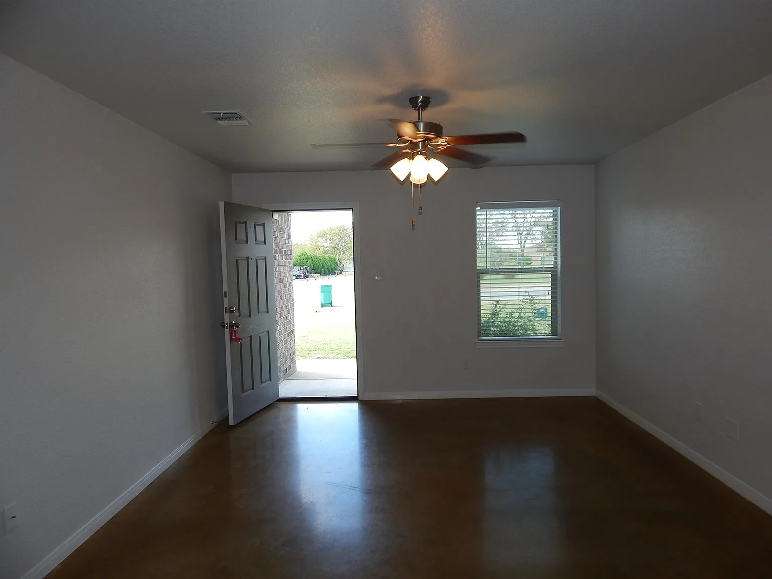 1809 Indian Trail — Photo 3
