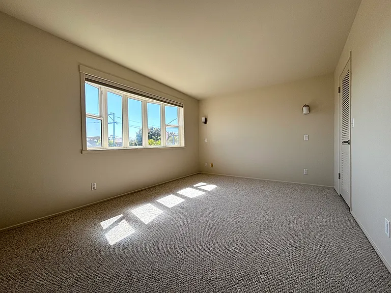 653 Bayview Dr — Photo 40