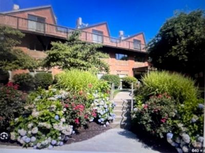 267 Locust St APT 2G, Northampton, MA, 01062