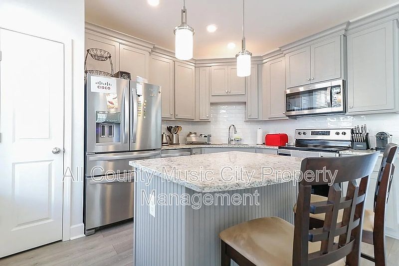 1st image of 173 Burkitt Commons Ave