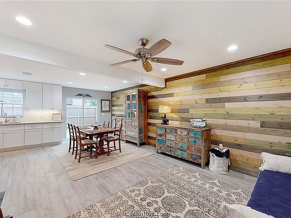 3rd image of 513 Boyett St APT 1