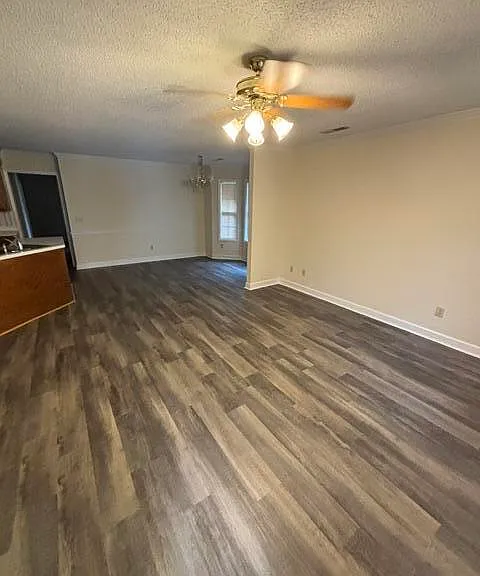 31 Radcliff Dr — Photo 3