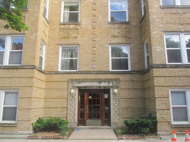 1st image of 3021 W Sunnyside Ave #2