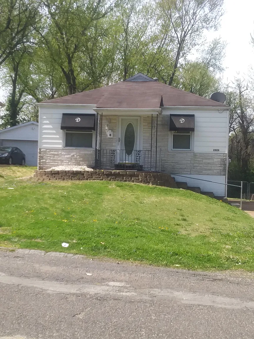 2324 Switzer Ave photo 1