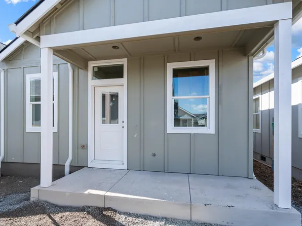 198 Gangnes Dr, Talent, OR 97540