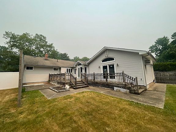 3rd image of 663 Burke St