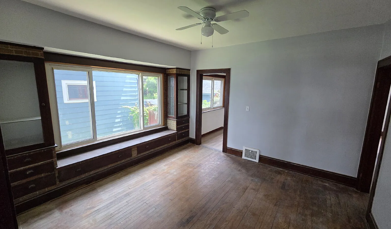 2 bed, 1.0 bath, $1,025 — Photo 3