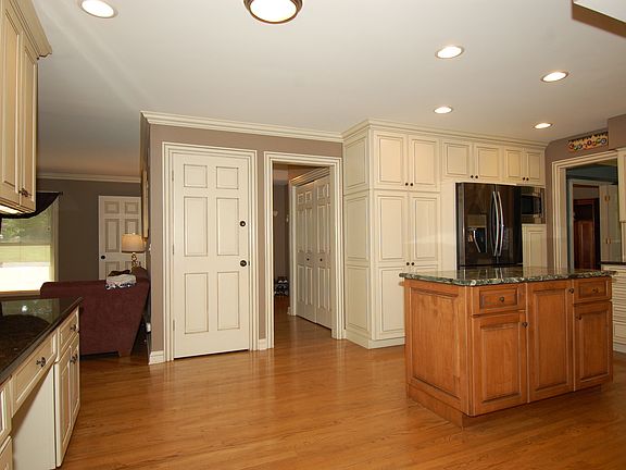 5th image of 4N369 Foxfield Dr