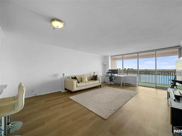 6 Horizon Rd APT 1605, Fort Lee, NJ 07024