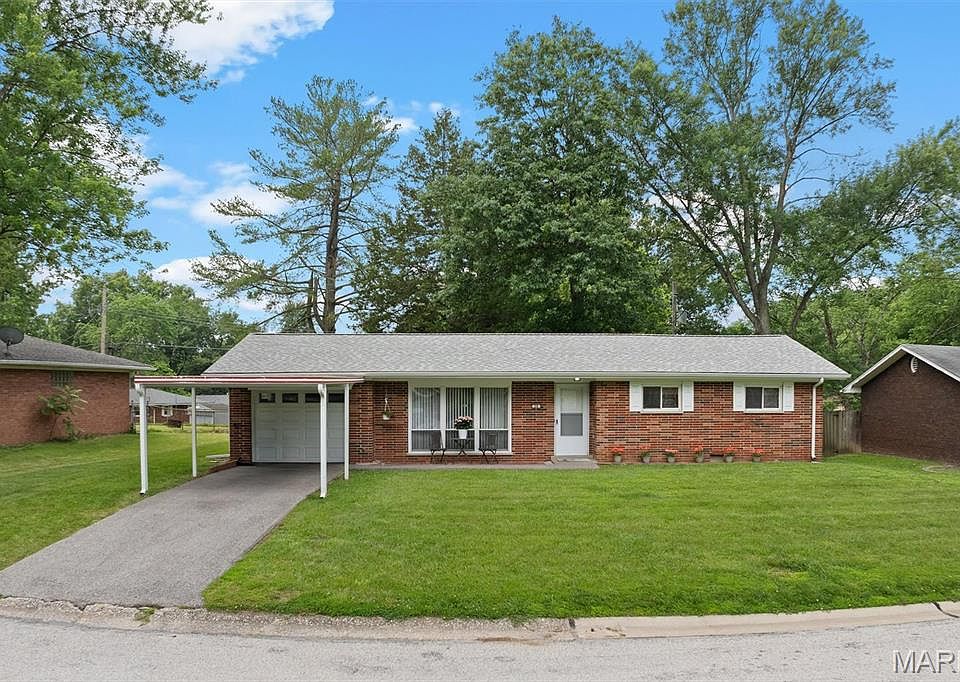 1st image of 34 Fenwood Dr